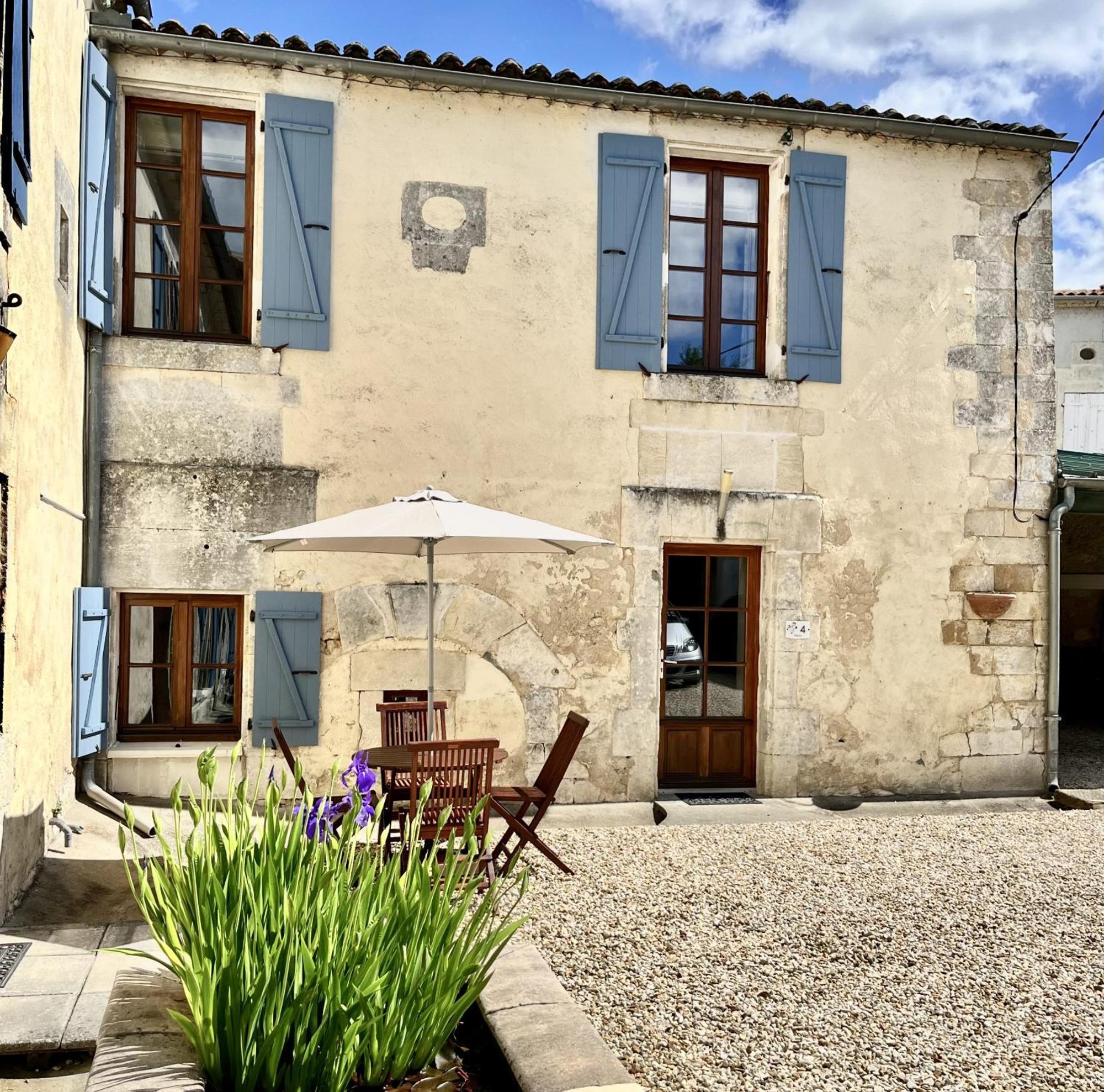 Вілла Petit Moulin De Veillard Bourg-Charente Екстер'єр фото