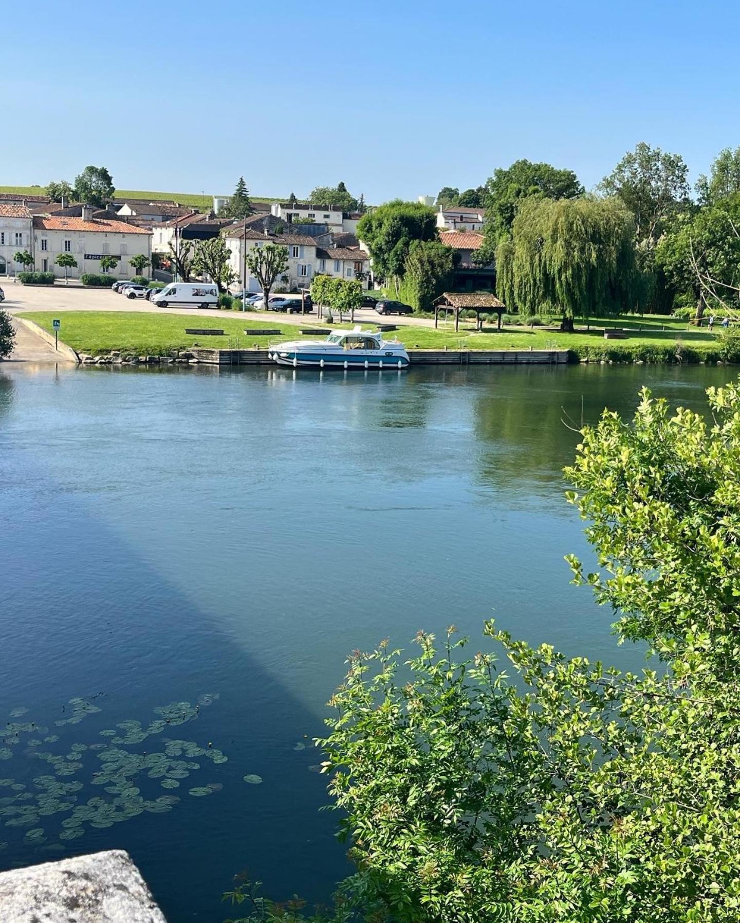 Вілла Petit Moulin De Veillard Bourg-Charente Екстер'єр фото